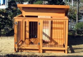 クサリに繋がず自由に動けるサークル・ケージ・柵を用意してあげるとワンちゃんも喜びます。